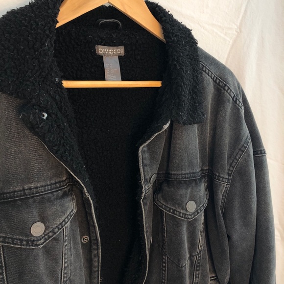 Black Sherpa Denim Jacket - Picture 2 of 5